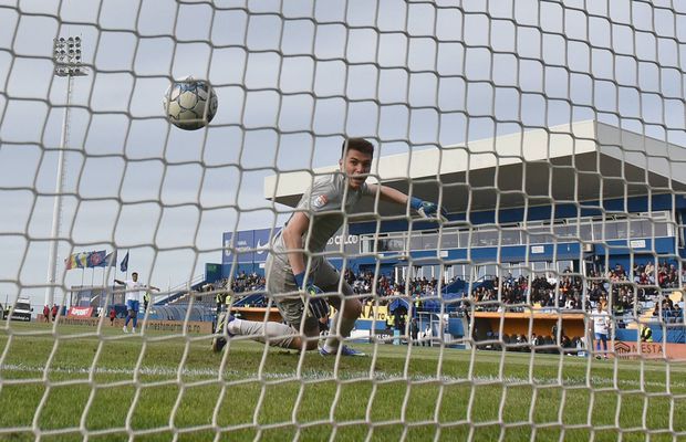 Semnal de alarmă pentru una dintre „perlele” Ligii 1 » E criticat și de antrenor: „A greșit la două goluri”