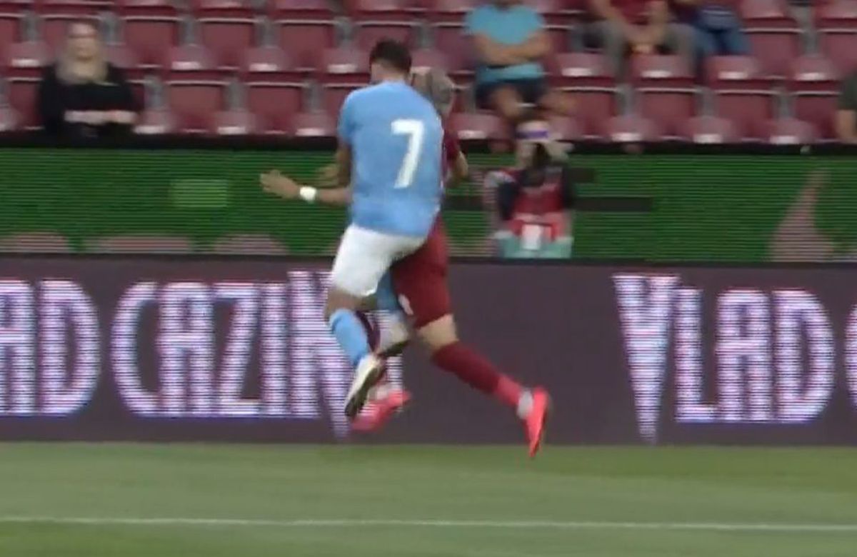 Desfigurat! FOTO-ȘOC din ambulanță: cum arată Cristi Manea, după faza care i-a îngrozit pe spectatorii din Gruia