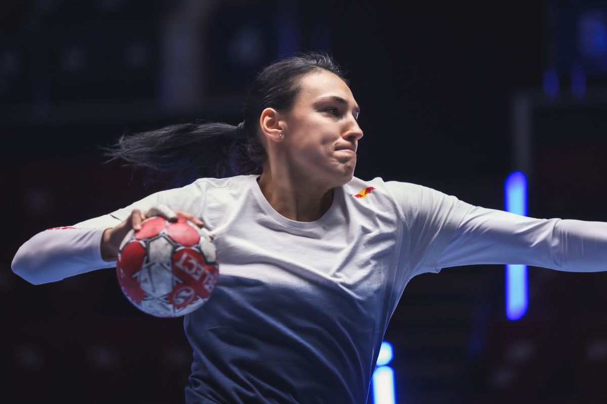 Cyborg Cristina Neagu! Experiment tehnologic incredibil realizat de Red Bull: „Aruncarea ei este de neoprit!” + Cifre-șoc: câți pași face pe secundă!