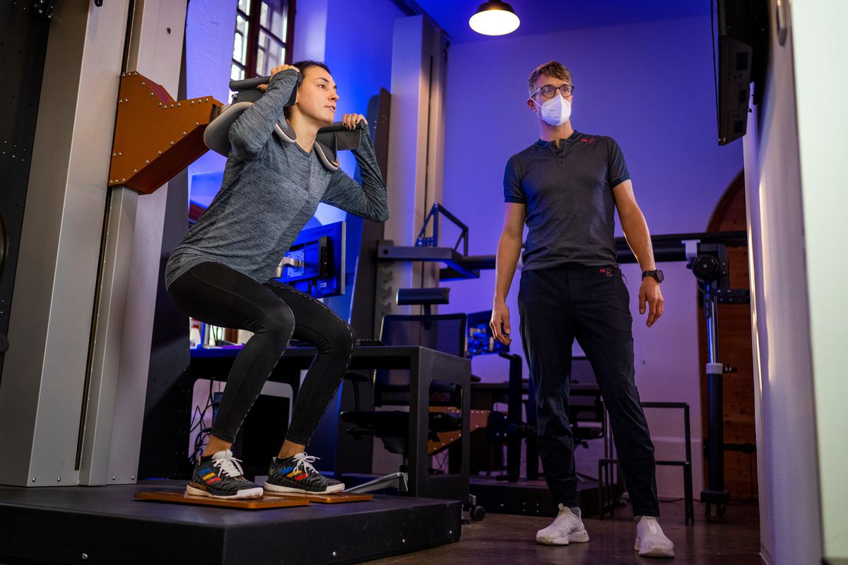 Cyborg Cristina Neagu! Experiment tehnologic incredibil realizat de Red Bull: „Aruncarea ei este de neoprit!” + Cifre-șoc: câți pași face pe secundă!