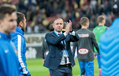 „Mergeam la film înainte de meci...” » Cea mai ciudată amendă pe care Laurențiu Reghecampf a dat-o