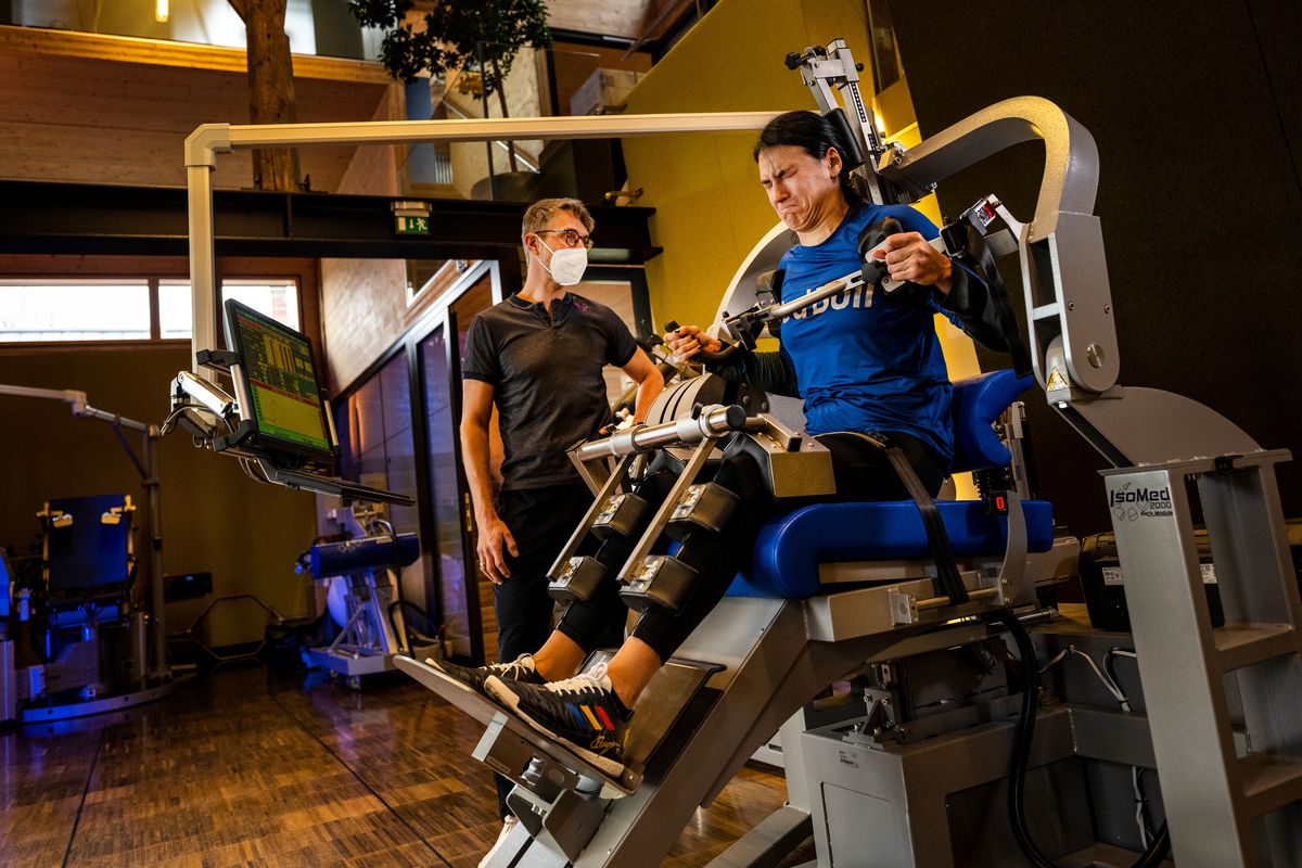 Cyborg Cristina Neagu! Experiment tehnologic incredibil realizat de Red Bull: „Aruncarea ei este de neoprit!” + Cifre-șoc: câți pași face pe secundă!