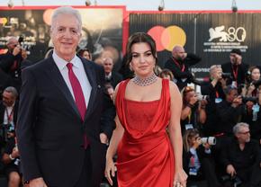 Românca lui Piero Ferrari, divă la Festivalul de la Veneția. Romina Gingașu a făcut furori la eveniment: a purtat un colier în valoare de 1 milion de euro!