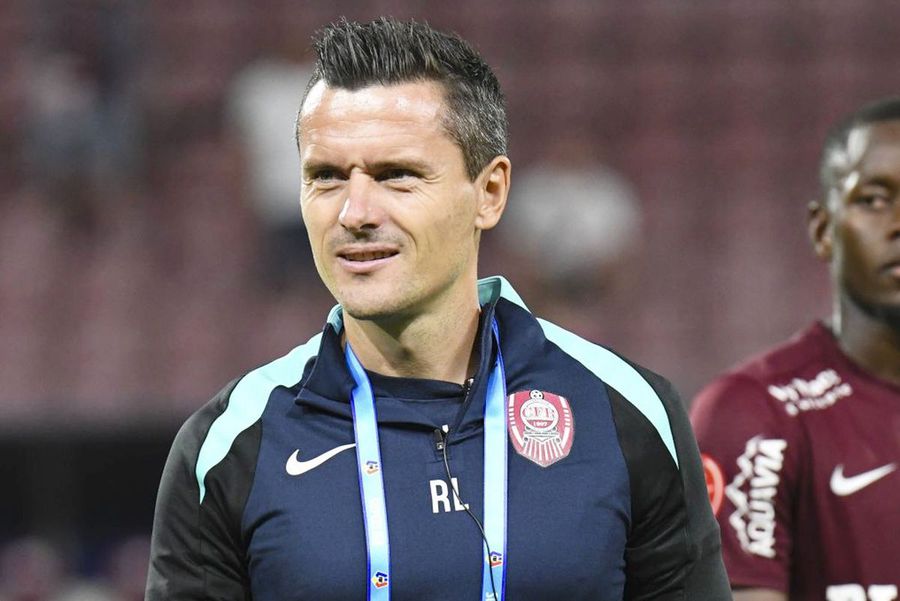 Laurențiu Rus, secund CFR Cluj Reacția celor de la CFR Cluj, după ce Louis Munteanu a fost lăsat acasă de Mircea Lucescu: „Este golgheterul campionatului, cifrele lui vorbesc”