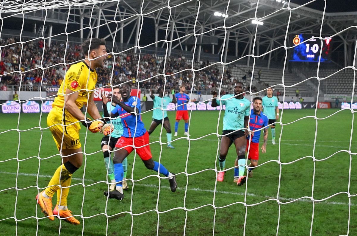 Sfidează UEFA! Detaliul surprins în tribune, la FCSB - UTA, de fotoreporterul GSP