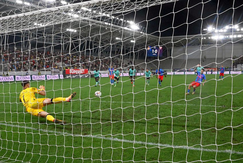 Roberrt Popa apărat un penalty în FCSB - UTA // foto: Raed Krishan (GSP)