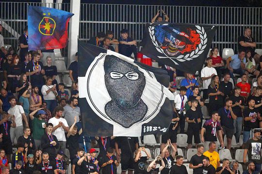 Steagul interpretat drept neo-nazist de UEFA, afișat la FCSB - UTA // foto: Raed Krishan (GSP)