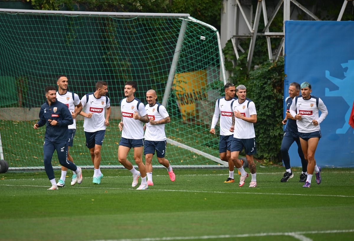 Start în mandatul lui Mircea Lucescu! » 15 jucători la primul antrenament + Look nou pentru Ianis Hagi într-un moment crucial