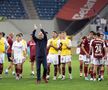 Marius Şumudică a salutat galeria FOTO: Ionuţ Iordache (GSP)