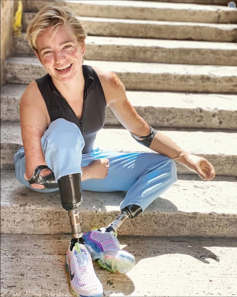 Bebe Vio și o imagine caracteristică FOTO Imago Images Scrimera Bebe Vio, dublă campioană la Jocurile Paralimpice din 2016 și 2020: „Povestea mea nu se bazează pe boala pe care am avut-o, ci pe sportul pe care-l practic!”