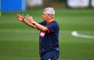 Start în mandatul lui Mircea Lucescu! » 15 jucători la primul antrenament + Look nou pentru Ianis Hagi într-un moment crucial
