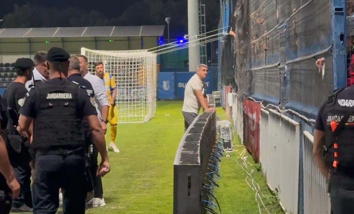 Petrolul, băgată în ședință de suporteri după meciul cu Farul