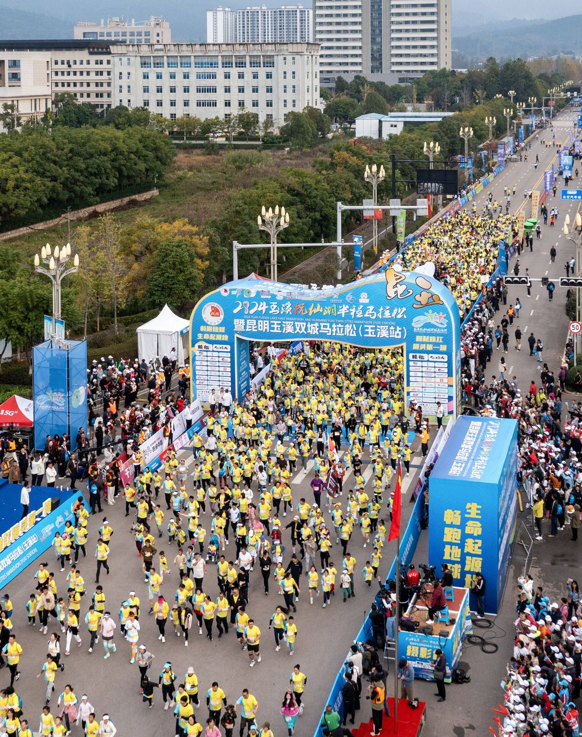 Andrei Burcă a numit dezavantajul vieții în China: „Încerc, dar e mai greu” » Cum arată orașul unde evoluează: e aproape cât Bucureștiul