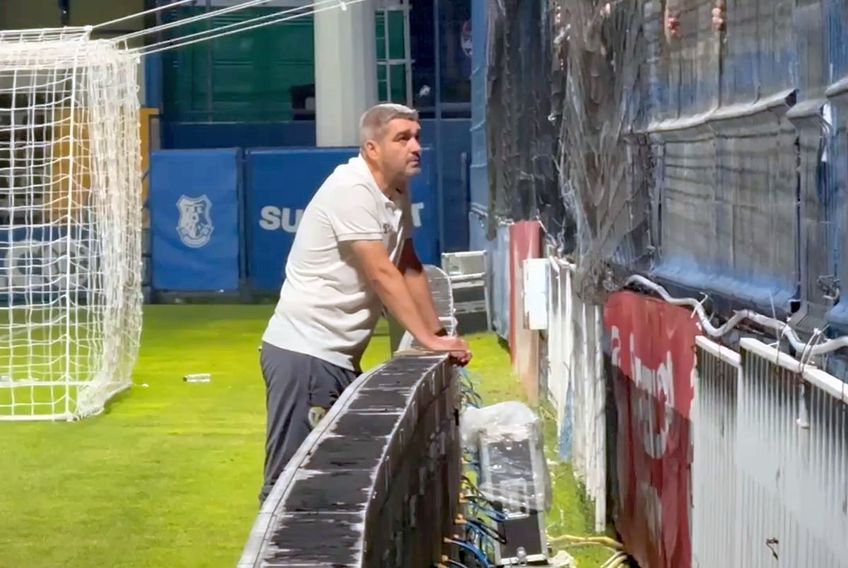 Liviu Ciobotariu, pe „făraș” de la Petrolul! Suporterii i-au cerut demisia