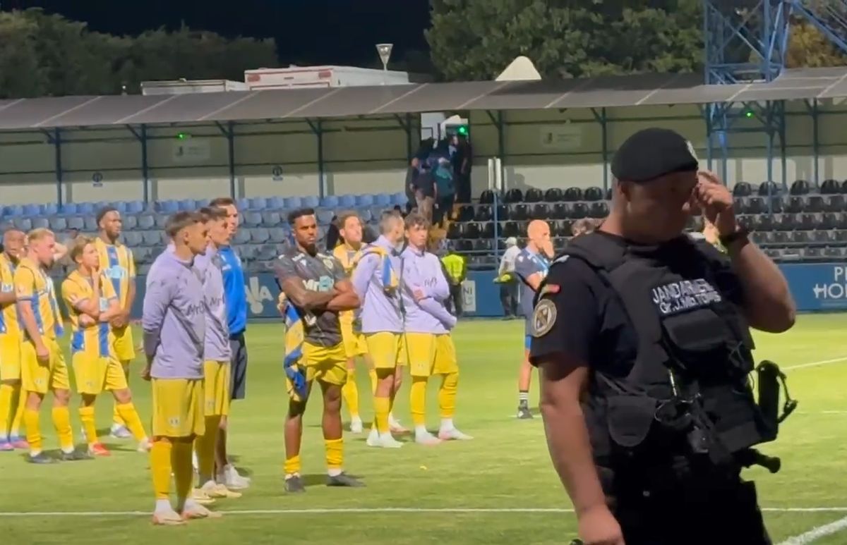 Petrolul, băgată în ședință de suporteri după meciul cu Farul