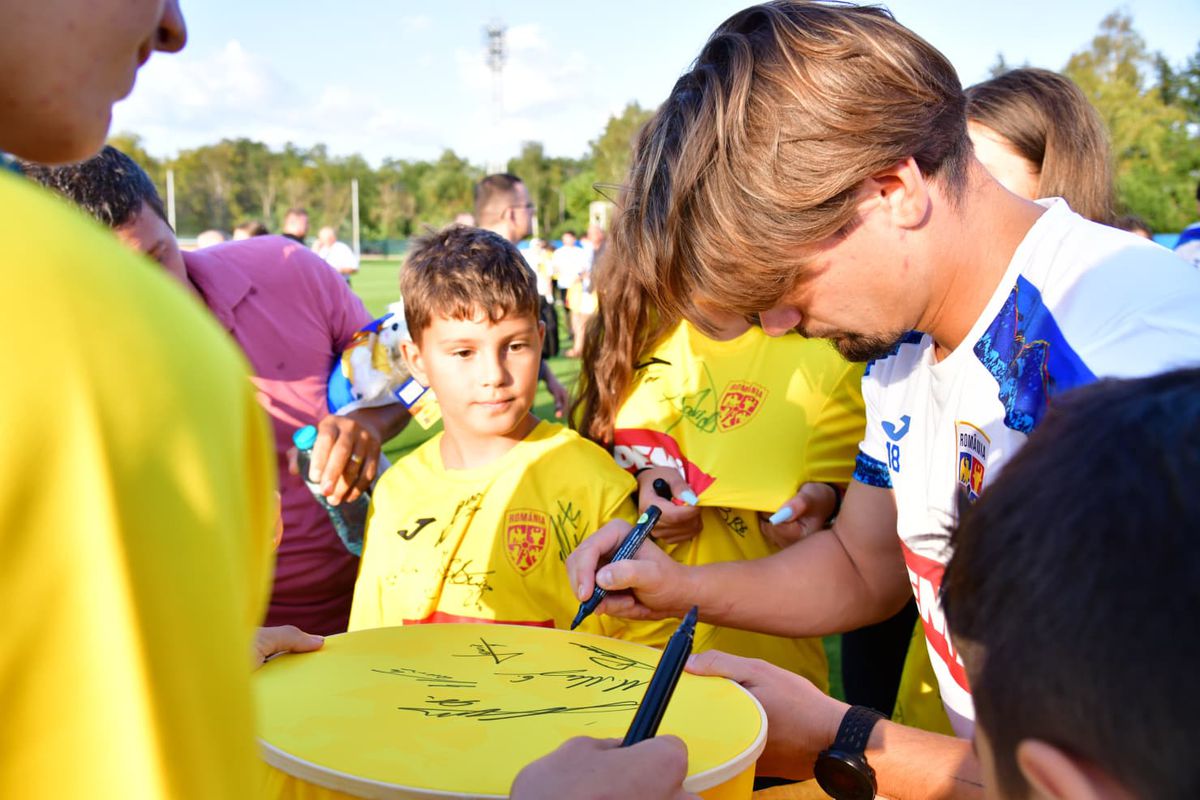 Doi jucători absenți de la antrenamentul naționalei de luni » Mircea Lucescu a pus la punct ultimele detalii