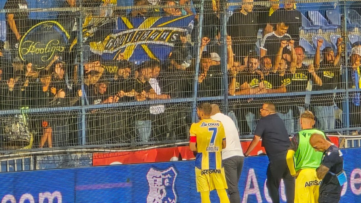 Petrolul, băgată în ședință de suporteri după meciul cu Farul