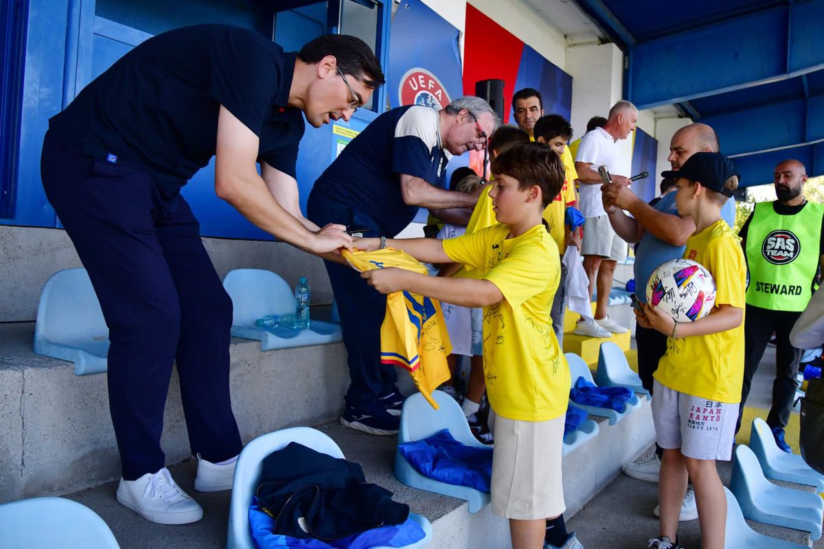 Doi jucători absenți de la antrenamentul naționalei de luni » Mircea Lucescu a pus la punct ultimele detalii