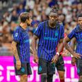 Francesco Acerbi, Yann Bisseck și Denzel Dumfries sunt nedumeriți după ce Inter a pierdut cu Udinese (1-2) / Foto: Image