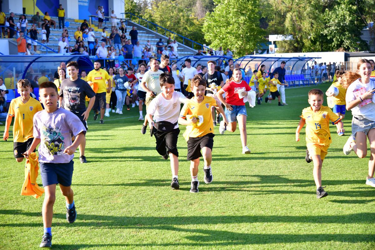 Doi jucători absenți de la antrenamentul naționalei de luni » Mircea Lucescu a pus la punct ultimele detalii