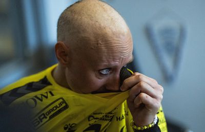 Rămasă fără păr, după ședințele de chimioterapie, fosta handbalistă din Liga Florilor a revenit pe teren