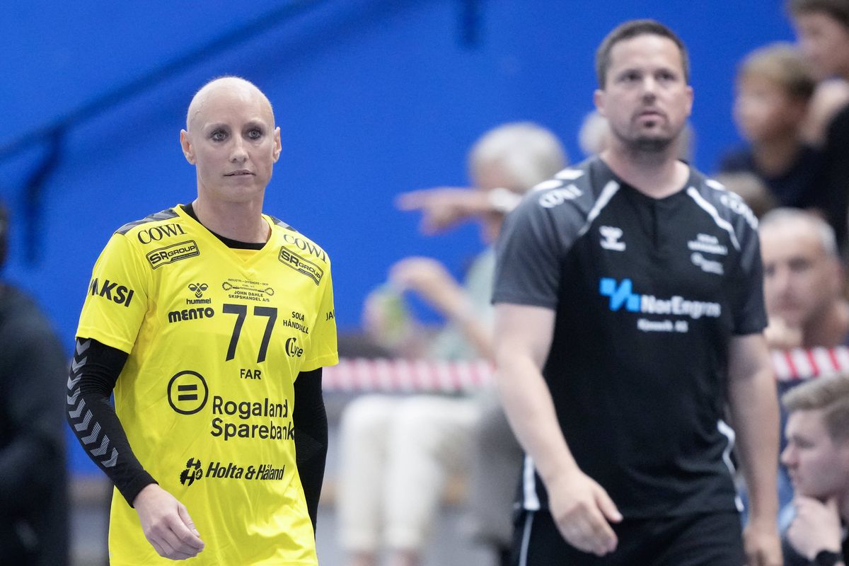 Rămasă fără păr, după ședințele de chimioterapie, fosta handbalistă din Liga Florilor a revenit pe teren