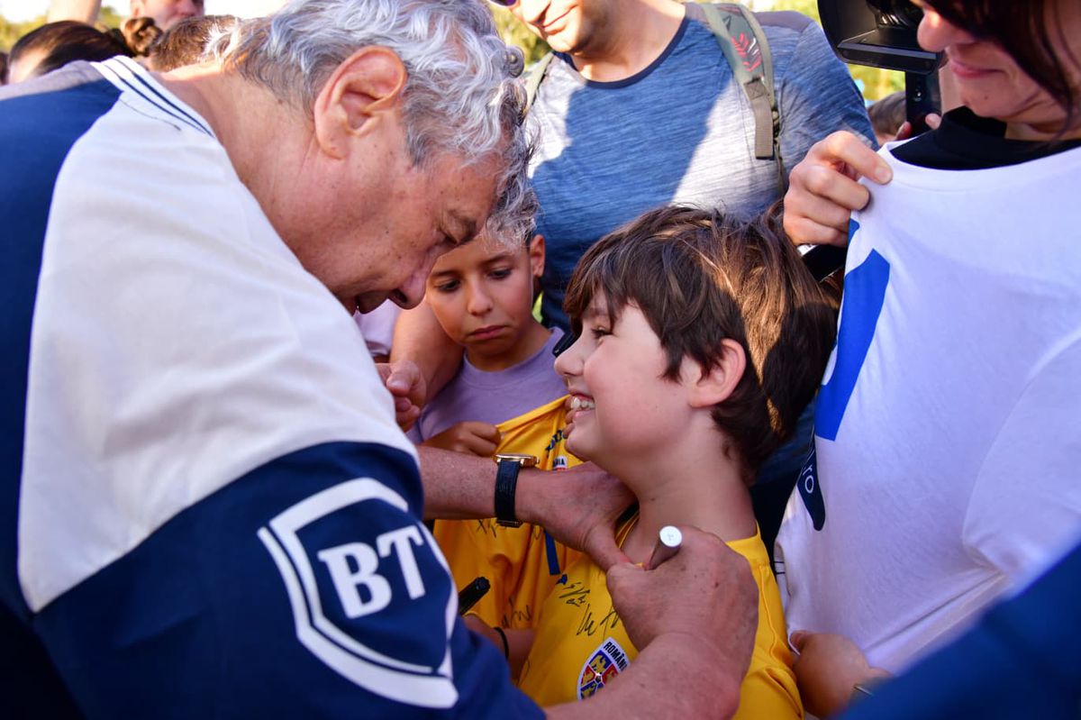 Doi jucători absenți de la antrenamentul naționalei de luni » Mircea Lucescu a pus la punct ultimele detalii