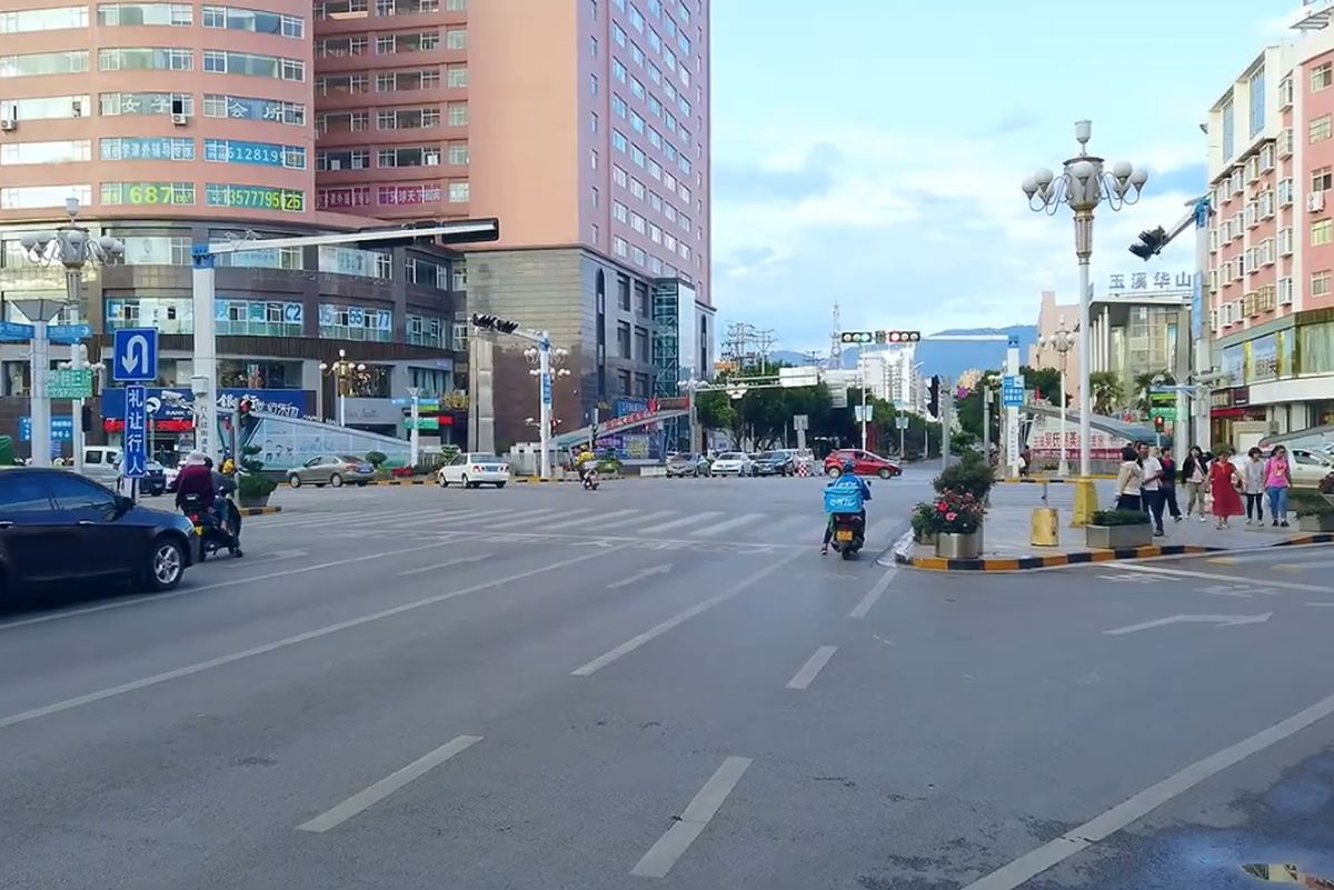 Andrei Burcă a numit dezavantajul vieții în China: „Încerc, dar e mai greu” » Cum arată orașul unde evoluează: e aproape cât Bucureștiul