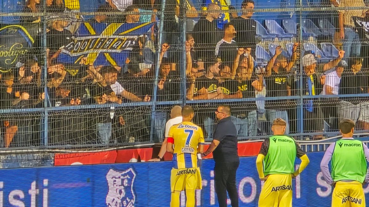 Petrolul, băgată în ședință de suporteri după meciul cu Farul