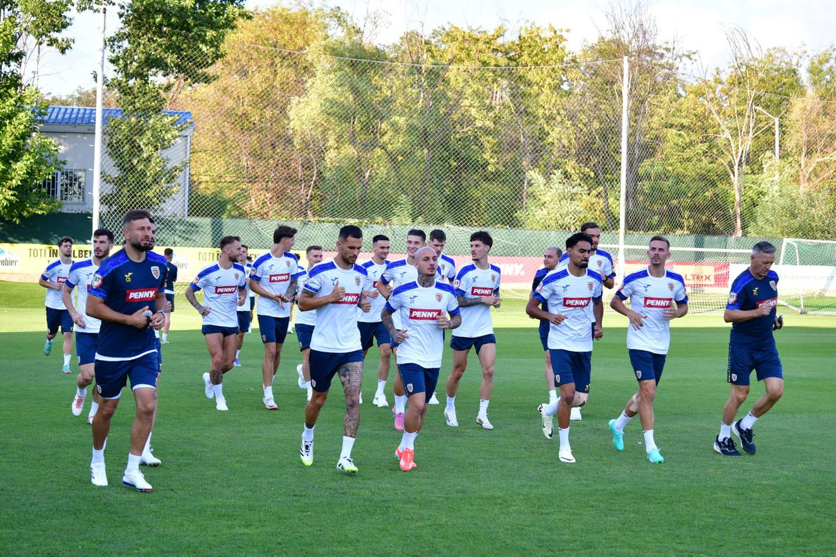 Doi jucători absenți de la antrenamentul naționalei de luni » Mircea Lucescu a pus la punct ultimele detalii