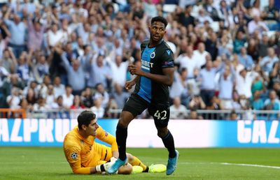 REAL MADRID - CLUB BRUGGE 2-2 // VIDEO Thibaut Courtois a luat cel mai ciudat gol al sezonului: arbitrul l-a validat după lungi consultări ale VAR-ului
