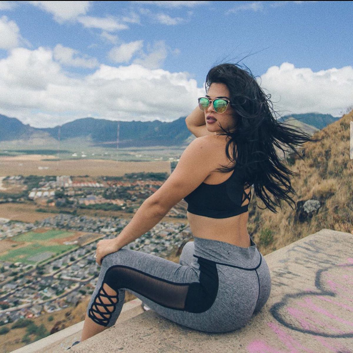 FOTO Imagini provocatoare cu Rachael Ostovich, „Barbie din UFC” » A fost recrutată special pentru formele sale voluptuoase