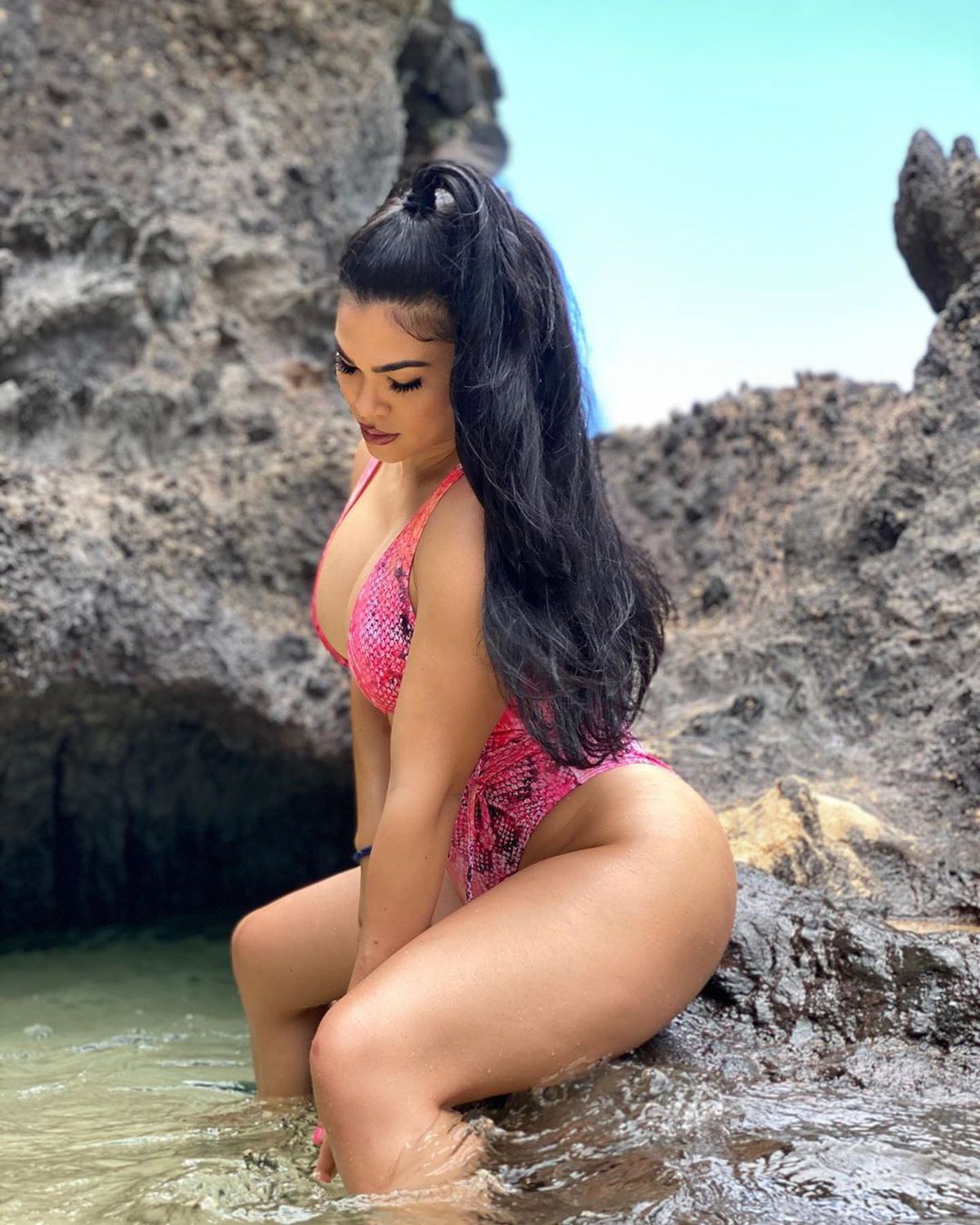 FOTO Imagini provocatoare cu Rachael Ostovich, „Barbie din UFC” » A fost recrutată special pentru formele sale voluptuoase