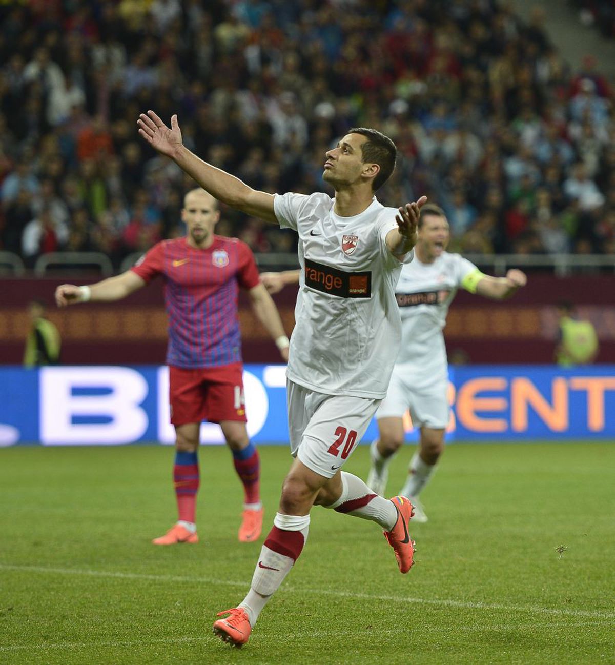 George Simion vrea o schimbare RADICALĂ în legea Mitică Dragomir: „Mor oamenii pe stadioane, dacă e proastă legea” + Reacția lui Dragomir