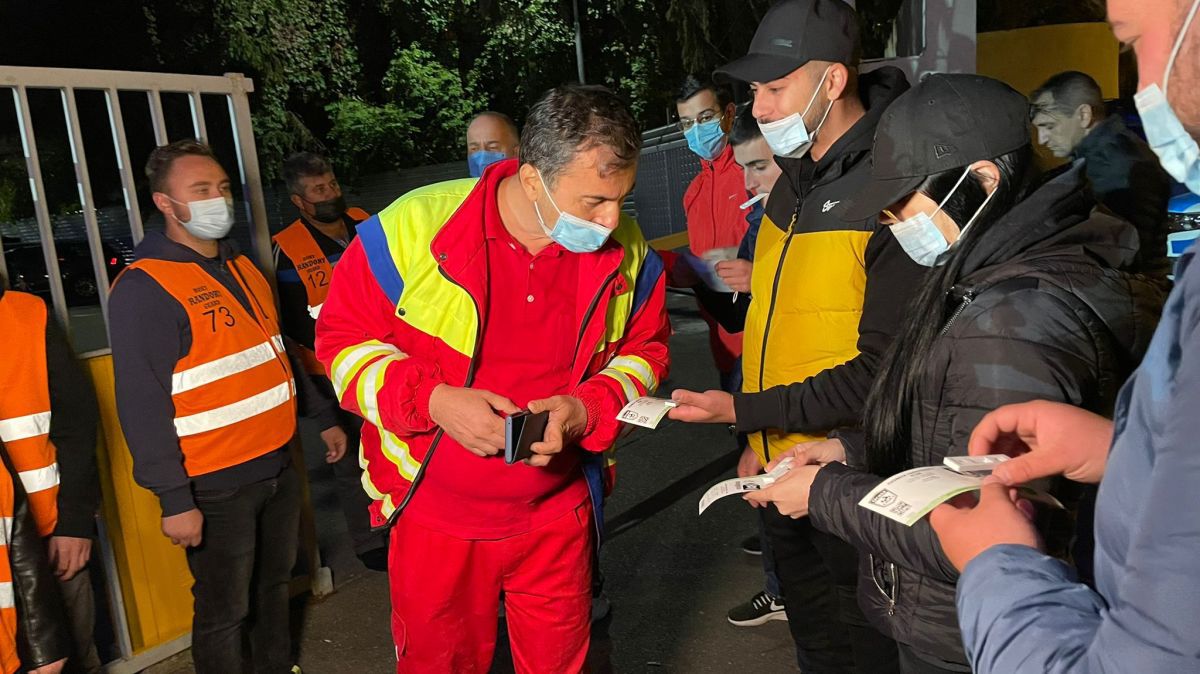Imagini frapante surprinse de GSP la intrarea pe „Ilie Oană”, la meciul Chindia - FCSB » Cum se face accesul fanilor, în plin val 4 al pandemiei de Covid-19