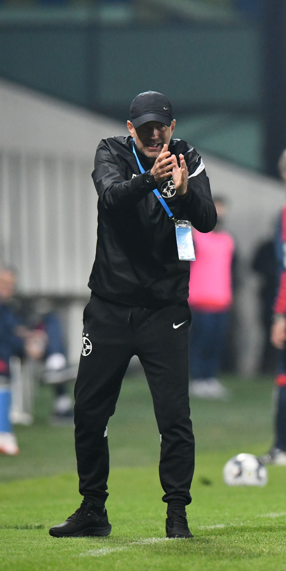 Arbitrii s-au pus în slujba FCSB-ului! Cum au ajutat-o să urce în clasament