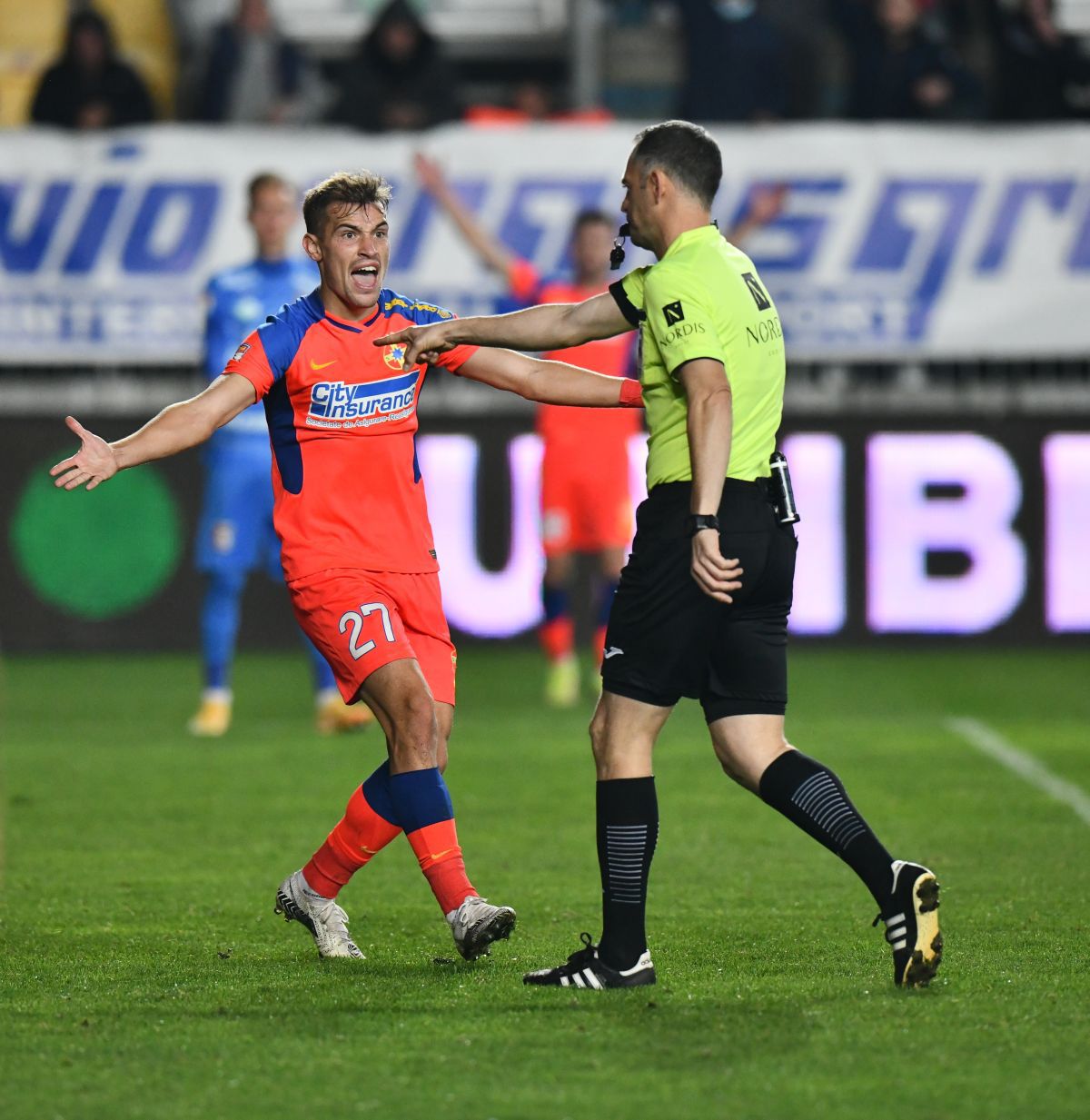 Toți ochii pe el la Chindia - FCSB » Vasile Miriuță a dezvăluit interesul maghiarilor: „Cred că poate să joace acolo!”