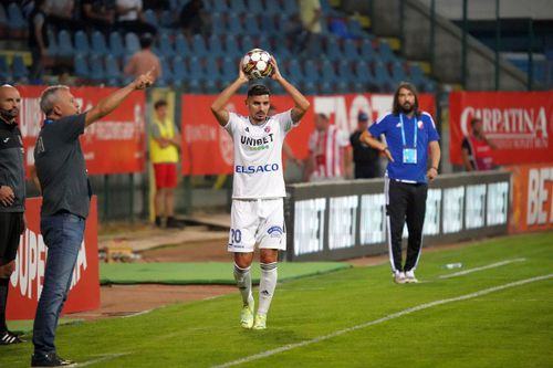 FC Botoșani a pierdut clar pe terenul CS Universității Craiova, scor 1-5, într-o partidă din runda cu numărul 11 din Superliga. Romario Benzar (31 de ani), fundașul dreapta al moldovenilor, a analizat meciul din Bănie.
