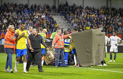 Dramă pe gazon. A trebuit să fie reanimat! Jucătorii au izbucnit în lacrimi