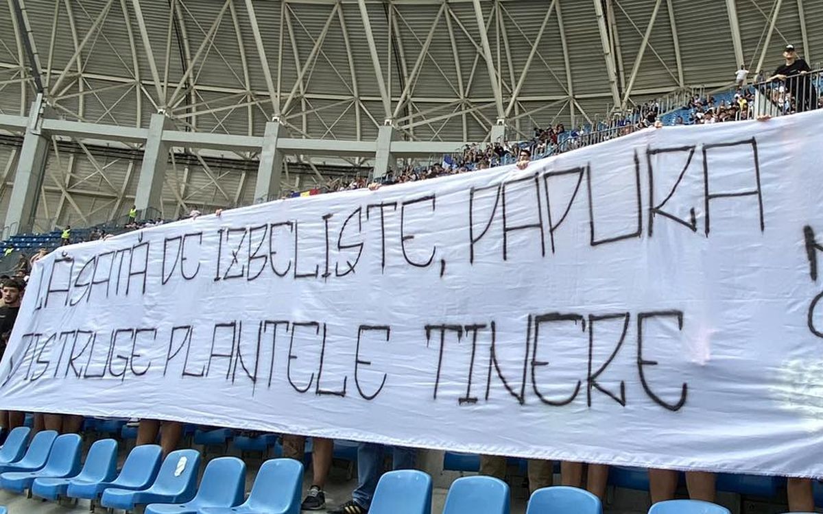 Furie în Bănie: bannere DURE ale ultrașilor olteni, la Universitatea Craiova - FC Botoșani