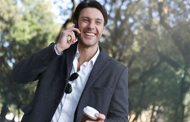 Efectul „strălucitor” pe care îl vor avea fațetele dentare în viața unui bărbat!