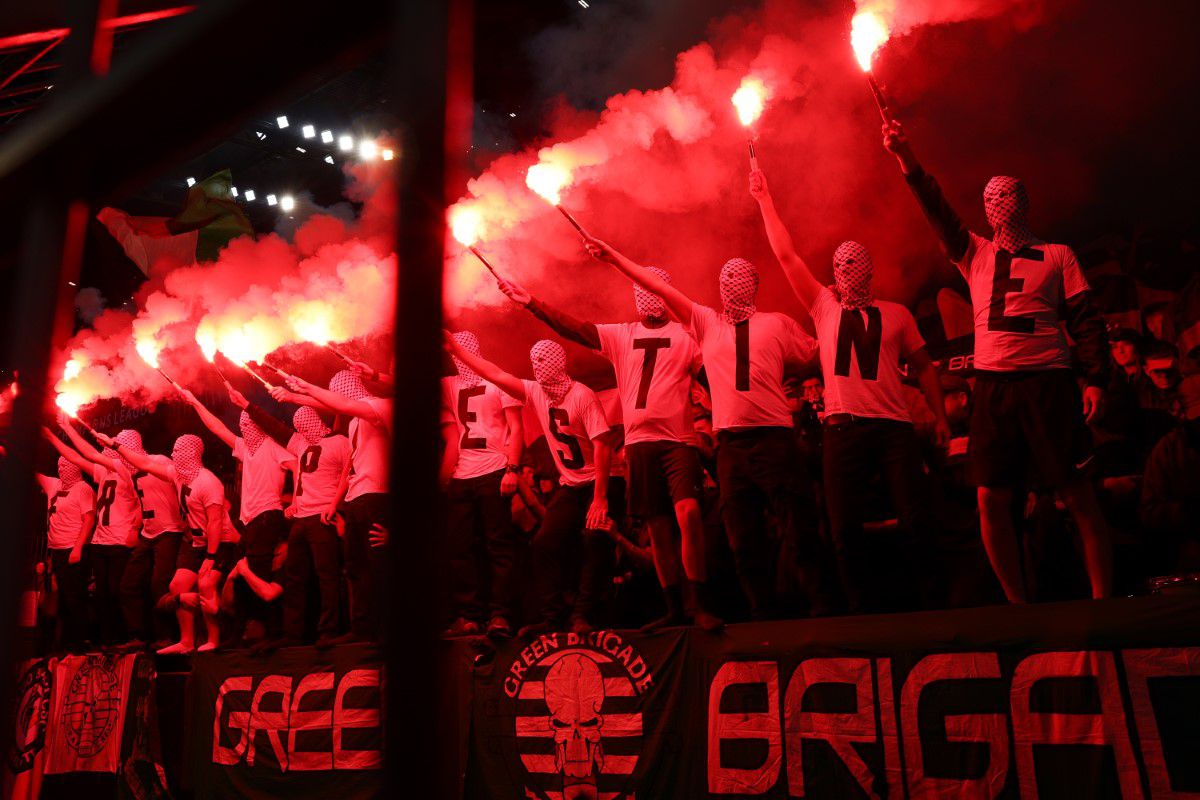 „Zidul galben”, protest spectaculos împotriva „UEFA MAFIA”: „Vă pasă doar de bani!”