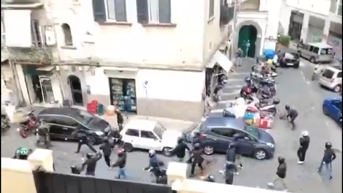 Șocant: suporter cu arma în mână lângă hotelul lui Sporting înainte de duelul din Liga Campionilor » Multiple conflicte pe străzi