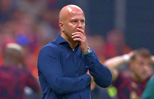 Arne Slot, reacție controversată! Ce a făcut managerul lui Liverpool înainte de acordarea trofeului