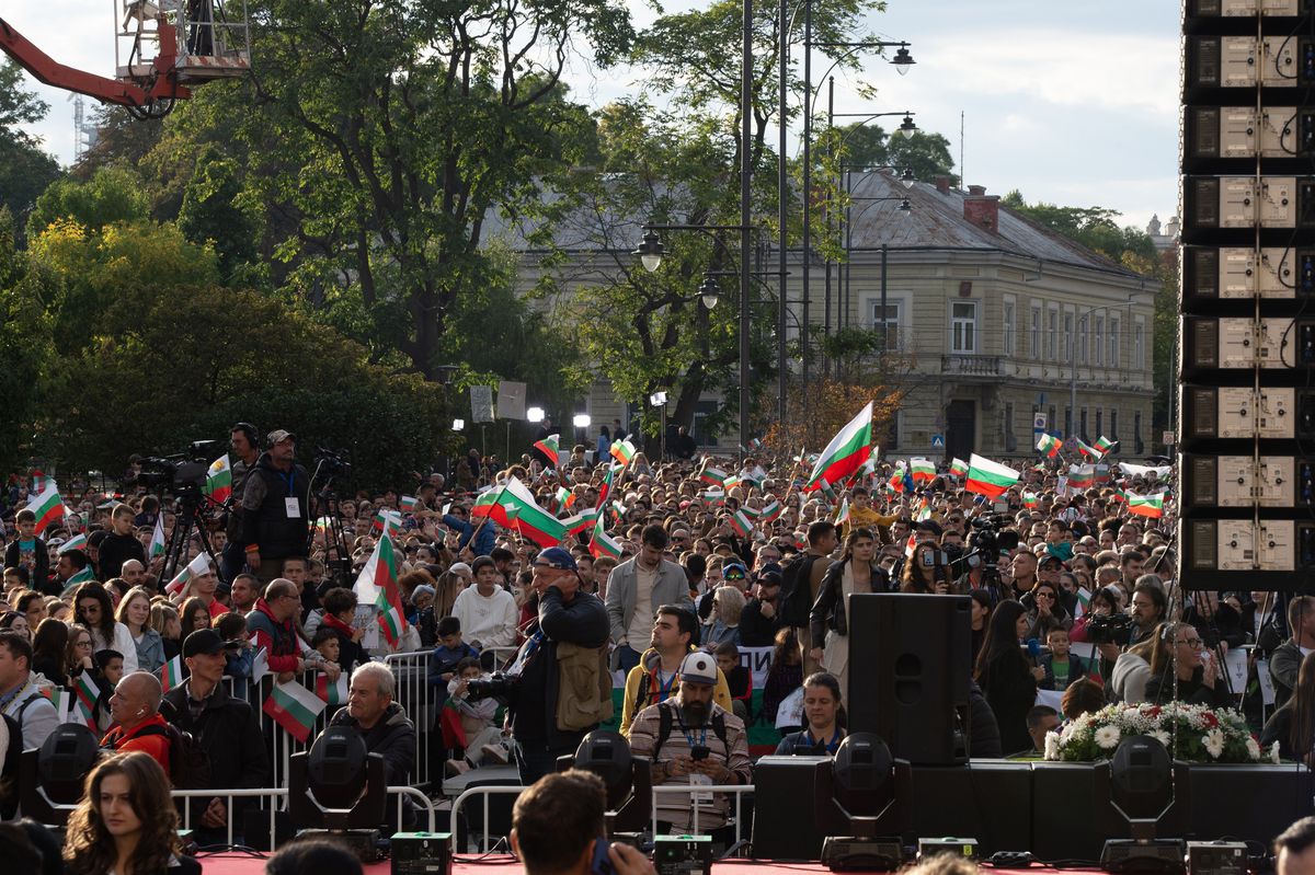 Primire spectaculoasă pentru naționala Bulgariei, după argintul de la Mondialul de volei: mii de oameni, aplauze în Parlament și cadouri de la Patriarhul Daniil