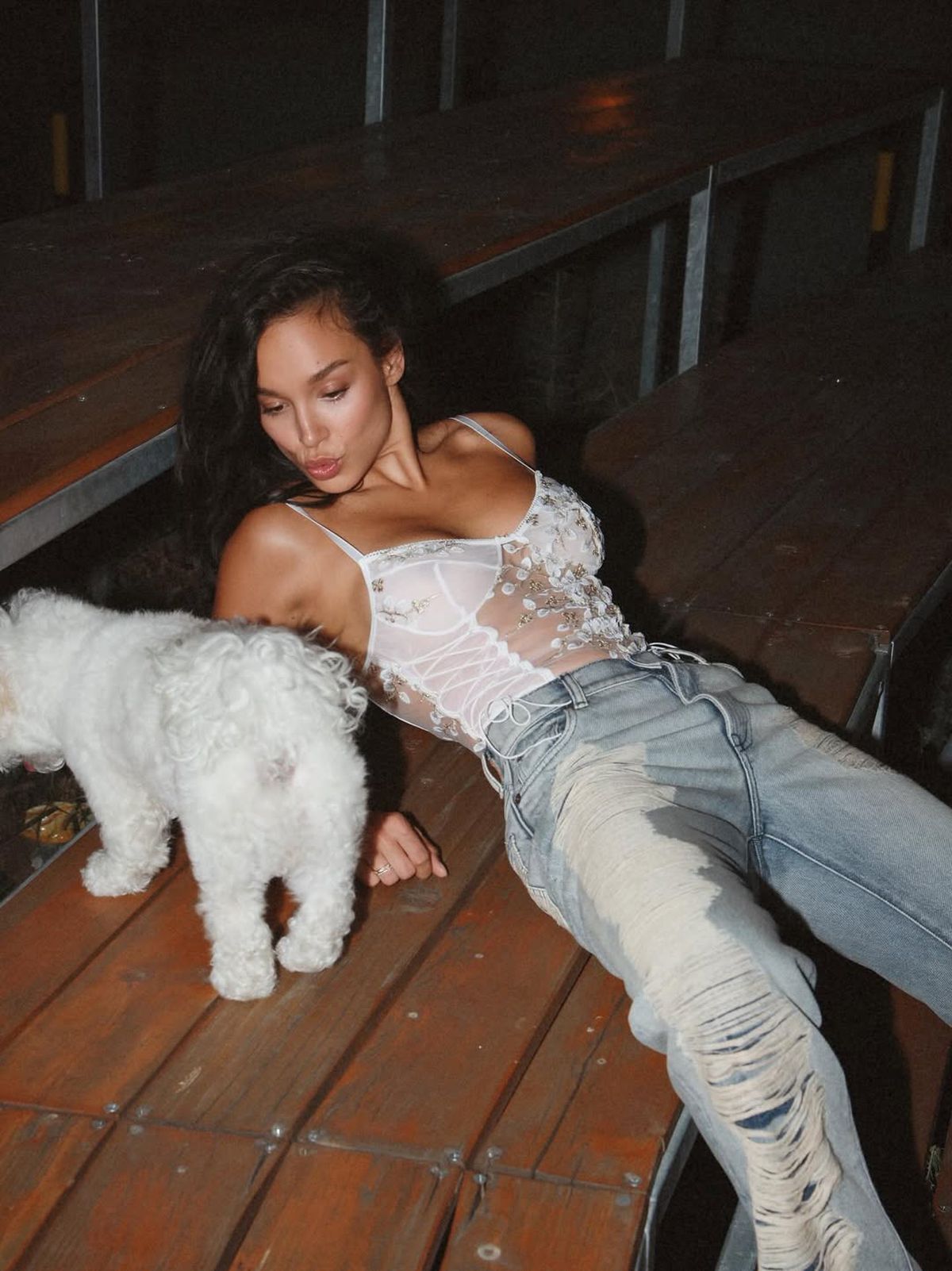 Pe lângă ele, nimeni nu s-a mai uitat la teren! Au „incendiat” Arena