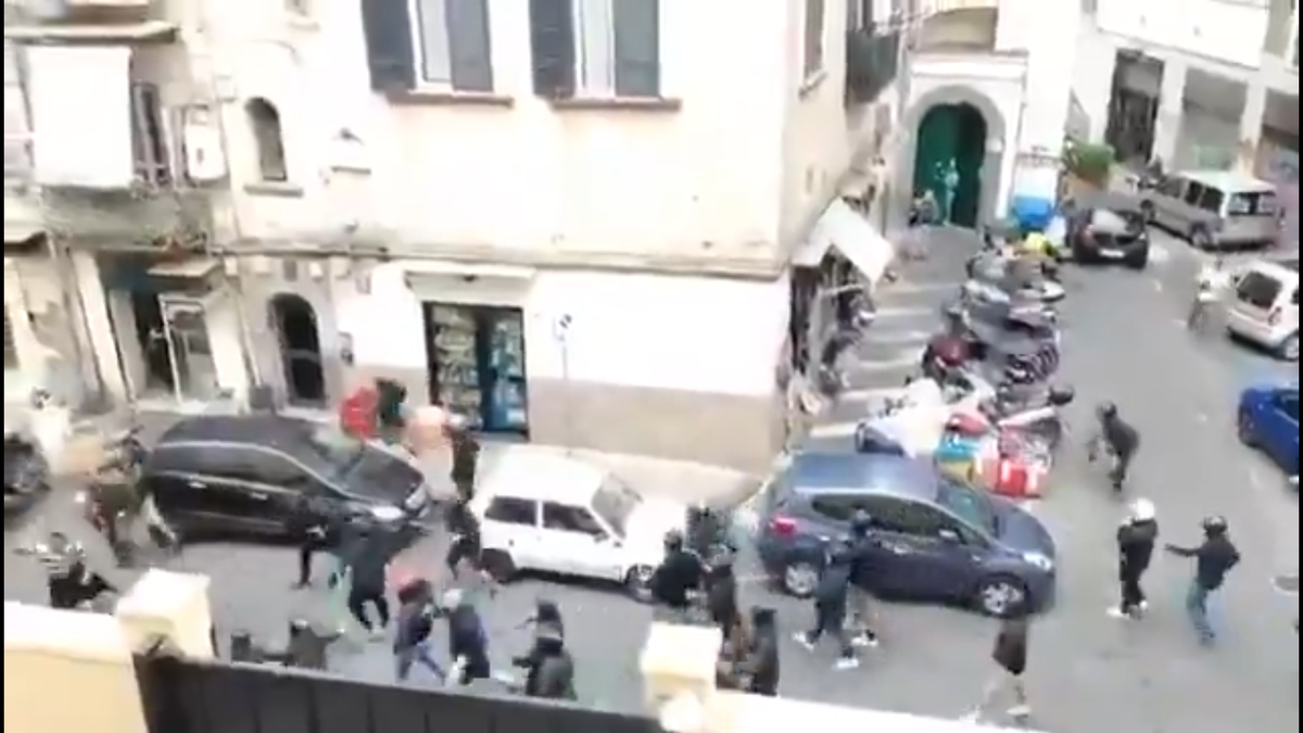 Șocant: suporter cu arma în mână lângă hotelul lui Sporting înainte de duelul din Liga Campionilor » Multiple conflicte pe străzi