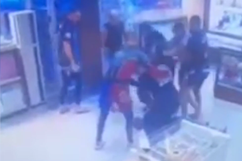 Marko Bojkovic (24 de ani), un cunoscut luptător sârb de MMA poreclit „Distrugătorul de cranii”, a fost implicat, alături de alți colegi de-ai săi, într-un incident în centrul Belgradului/Foto: captură sportal.rs