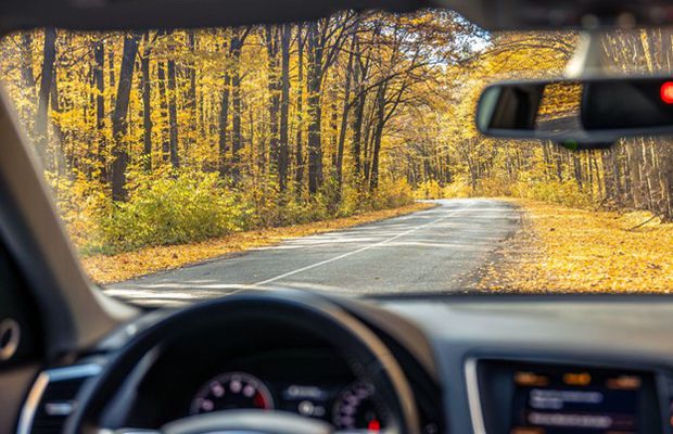 Ghid de evadare în toamna perfectă: Cum îți echipezi mașina pentru orice plan de weekend?