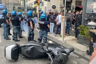 Șocant: suporter cu arma în mână lângă hotelul lui Sporting înainte de duelul din Liga Campionilor » Multiple conflicte pe străzi